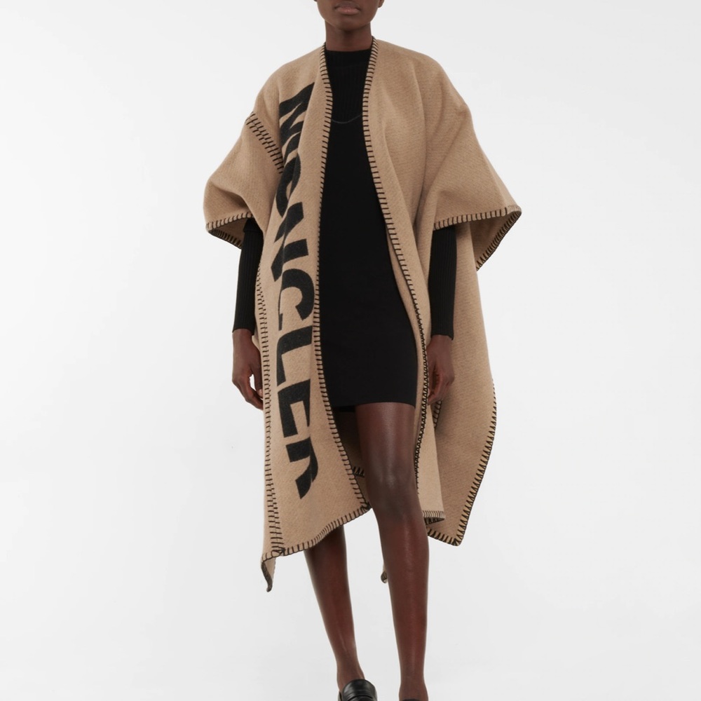 ❌SOLD❌ MONCLER
Wool-blend poncho
One size fits all With tan belt - Picture 5 of 11